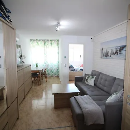 Apartamento Residencial Patricio Zammit Aq-131 Elvira